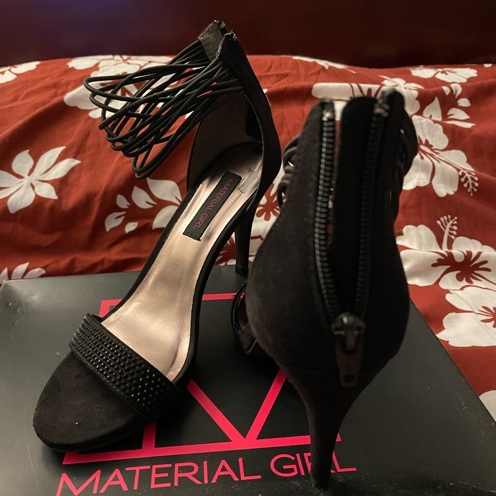 Used black strappy heals